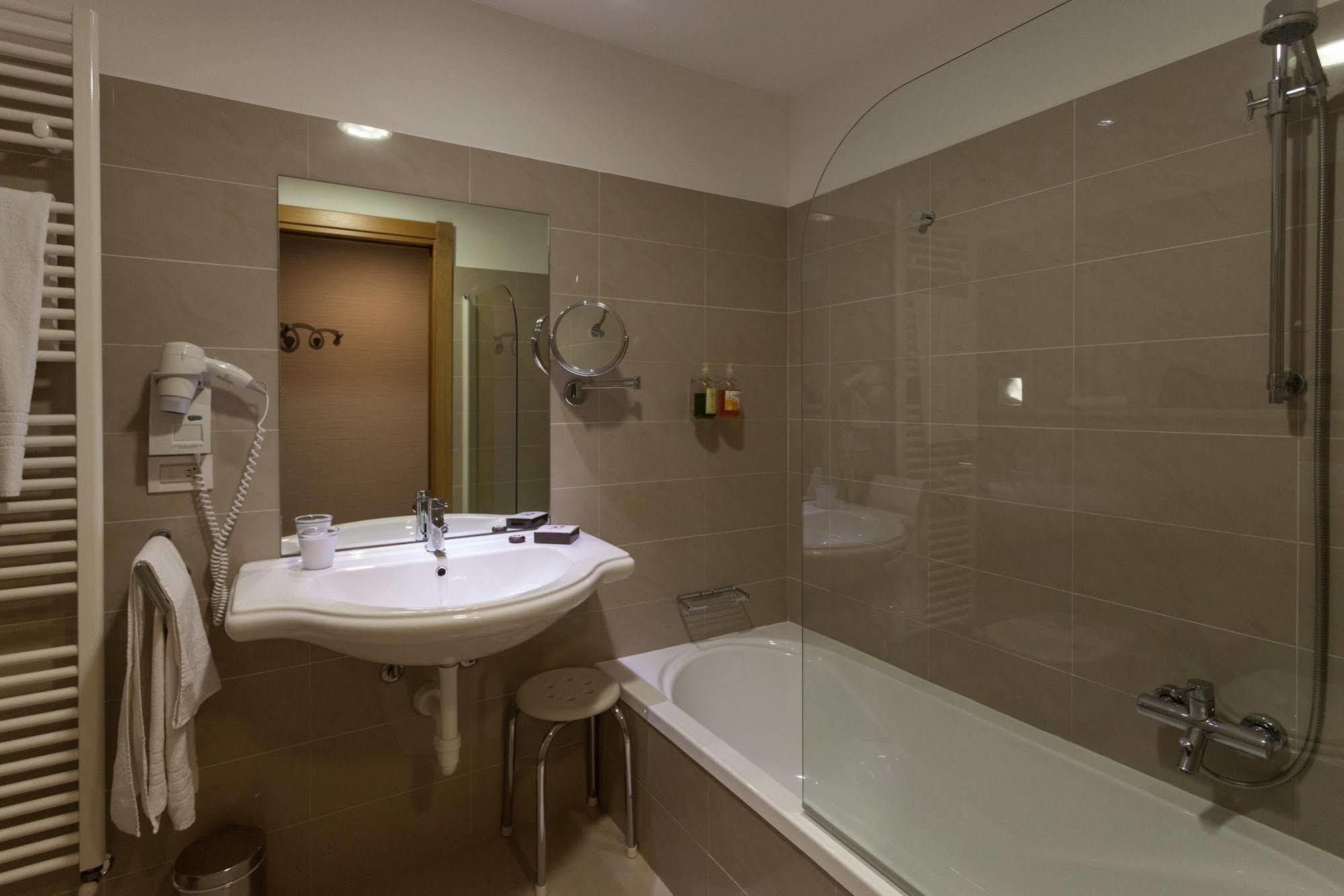 Best Western Ivrea Crystal Palace Banchette D'Ivrea Exteriér fotografie